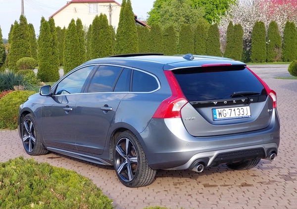 Volvo V60 cena 61500 przebieg: 256000, rok produkcji 2017 z Nowe Miasto nad Pilicą małe 379